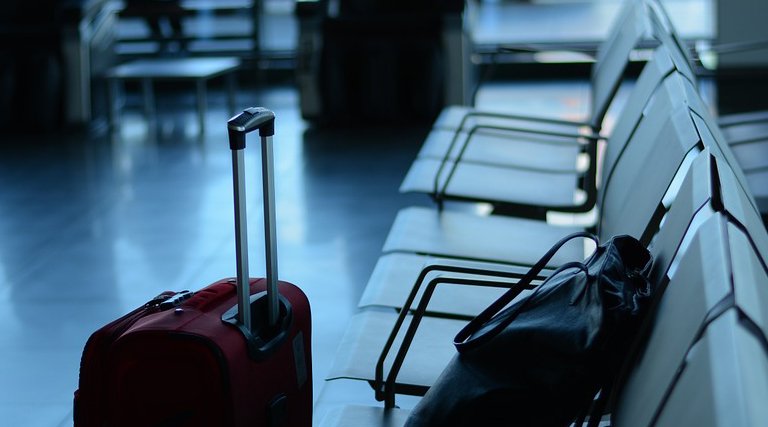 Hombre muere en zona de equipajes de aeropuerto