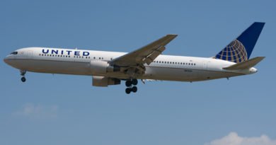 Avion de United hace aterrizaje de Emergencia