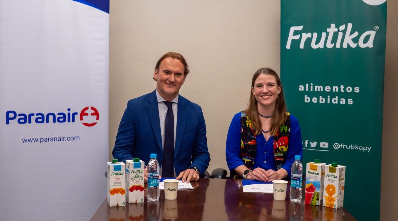 PARANAIR firma acuerdo con la empresa Frutika para ofrecer más productos de calidad nacional a bordo.