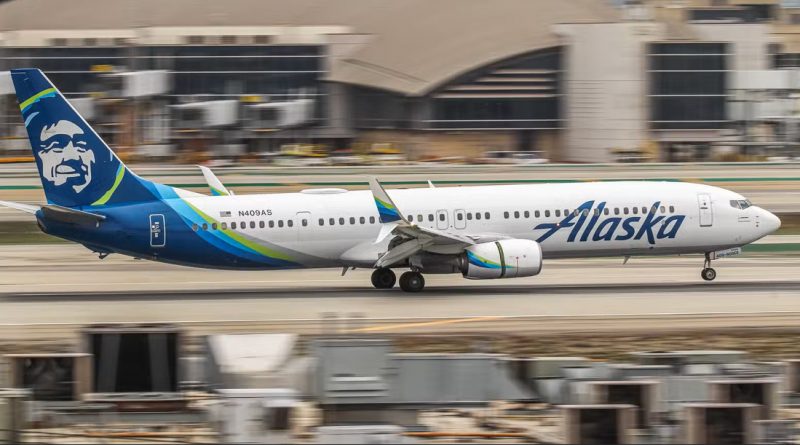 MUJER DETENIDA TRAS AGREDIR A SU MARIDO Y GENERAR DESORDEN EN VUELO DE ALASKA AIRLINES